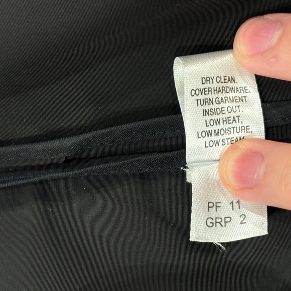 ST. JOHN Size Medium Jacket Black Full Zip Elastic Waist Lightweight Women - Picture 6 of 16